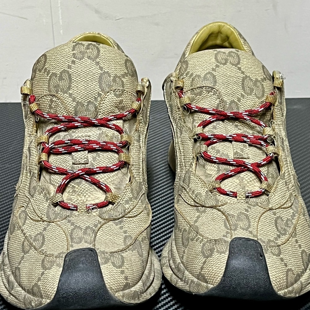 Gucci Run Sz 12.5  Beige Monogram Sneakers with Red Accents - Picture 7 of 11